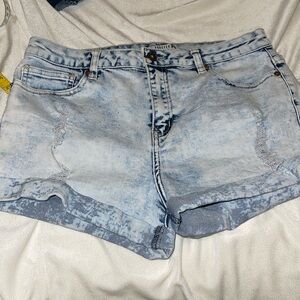 FOREVER 21 sz 29 distressed acid wash shorts